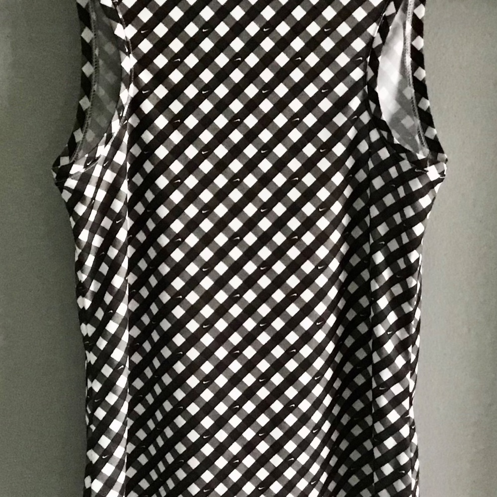 NWT~Nike Women’s Dri-Fit Sleeveless Golf Polo Shirt~Black and WhiteSize XS - Picture 10 of 14